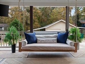 Property grounds - Beautiful 3 bedroom ranch home in Smyrna near the Braves stadium (Smyrna)