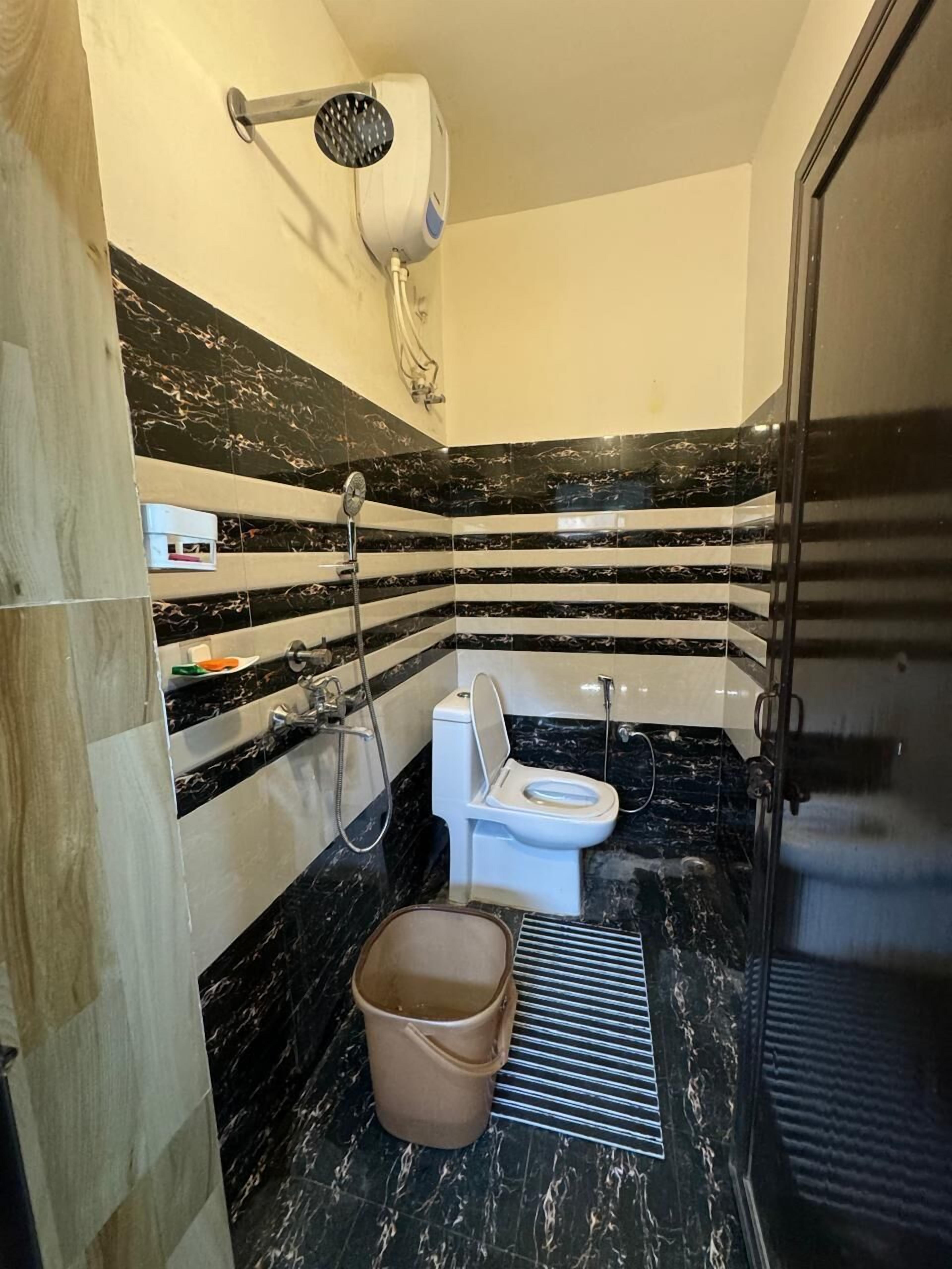 Phòng Deluxe, quang cảnh đồi núi | Phòng tắm | Buồng tắm vòi sen, khăn tắm, xà phòng, giấy vệ sinh 