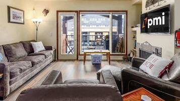 TV, fireplace, offices