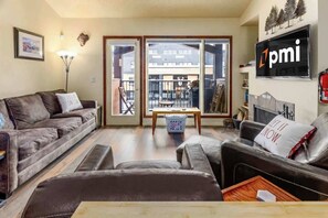 TV, fireplace, offices