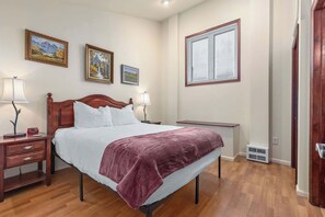 3 bedrooms, desk, iron/ironing board, travel crib