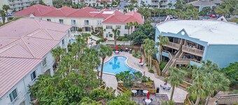 Ocean Hibiscus Retreat – For 8