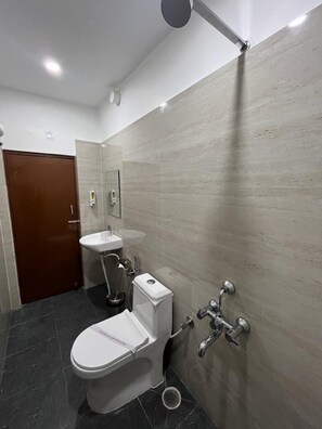 Shower, soap, shampoo, toilet paper