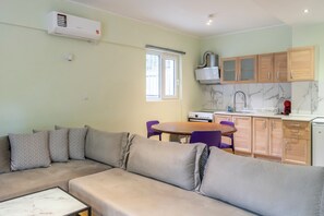 Living area - The Dousma Apartment in the heart of Glyfada (Glifada)