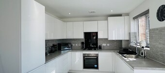 Stunning 3-Bedroom Detached House in Grimsby