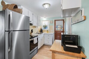 Køleskab, mikrobølgeovn, ovn, kogeplade