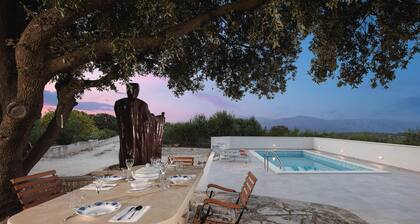 Charming Villa With Swimming Pool