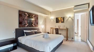 Apartment | Laptop workspace, iron/ironing board, bed sheets