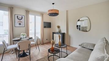 Apartment | Living area | Flat-screen TV