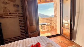 8 bedrooms, iron/ironing board, free WiFi, bed sheets