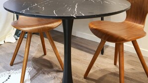A room with a round table, two wooden chairs, a ceiling-mounted shelf, and a window with curtains. - Modern Suite Center of Paris Montmartre (Paris)