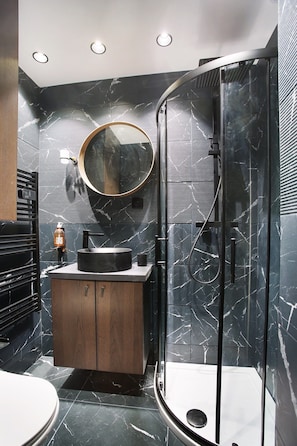 Bathroom - Sublim and New Studio Moulin Rouge (Paris)