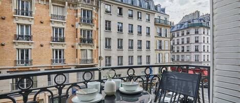 Apartment | Outdoor dining