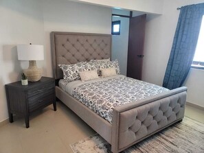 2 bedrooms, iron/ironing board, WiFi, bed sheets - Kikita Oceanfront Oasis (Dorado)