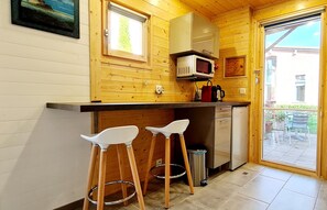 Kühlschrank, Mikrowelle, Herdplatte, Toaster