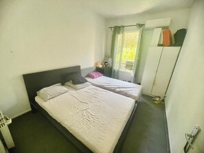 2 bedrooms, iron/ironing board, WiFi, bed sheets - SPACIOUS T3 NEAR PRADO SHOPPING AND VELODROME STADIUM  (Marseille)