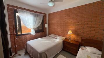 2 habitaciones, tabla de planchar con plancha, wifi y ropa de cama