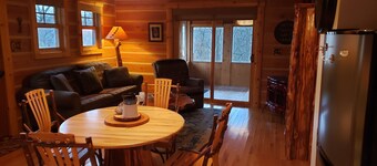  Secluded cozy 2-bedroom cabin near Champaign in Mahomet on the Sangamon River