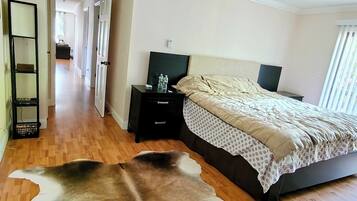 3 bedrooms, iron/ironing board, WiFi (free), bed sheets