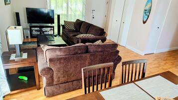 Smart TV, fireplace
