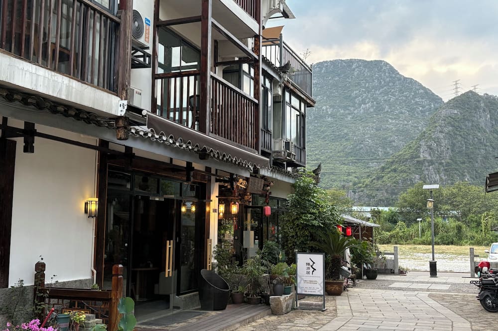 Castle peak yard Inn Guilin