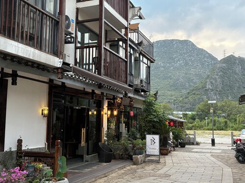 Castle peak yard Inn Guilin