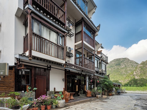 Castle peak yard Inn Guilin