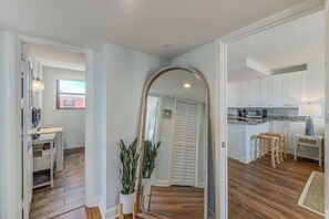 Unclassified image, 5 of 32, button