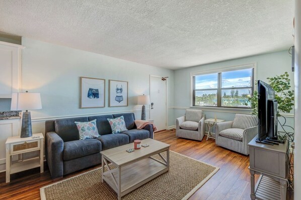 Unclassified image, 1 of 32, button