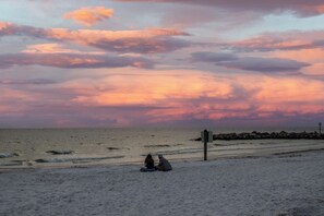 Unclassified image, 3 of 32, button