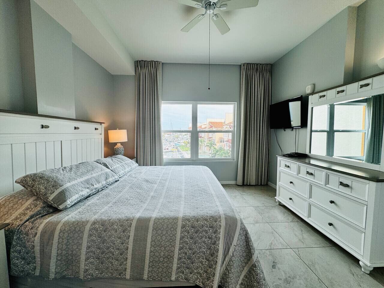 3 Schlafzimmer, Schreibtisch, Bügeleisen/Bügelbrett, Reisekinderbett