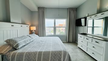 3 Schlafzimmer, Schreibtisch, Bügeleisen/Bügelbrett, Reisekinderbett