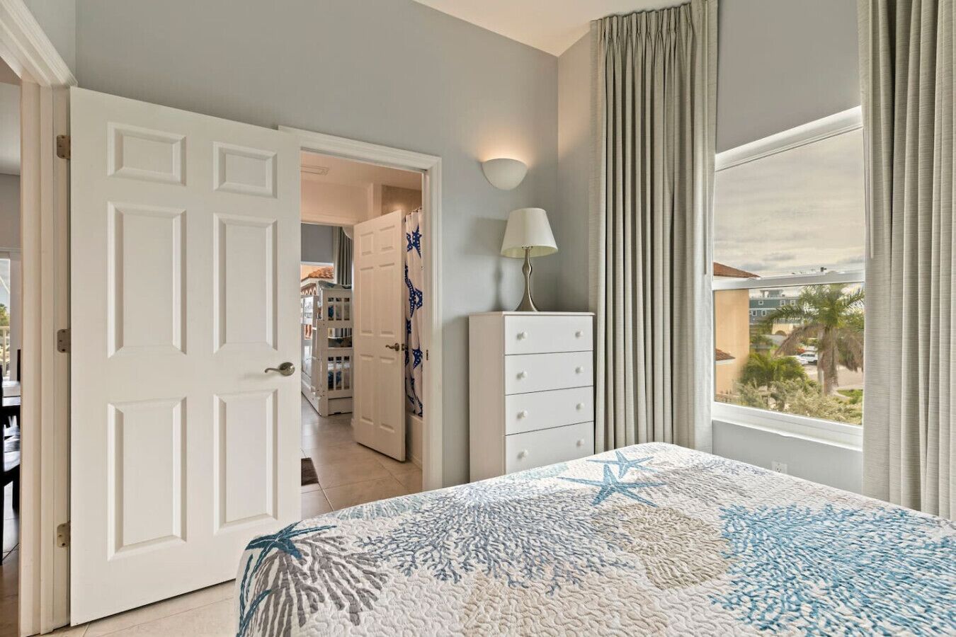 3 bedrooms, desk, iron/ironing board, travel crib