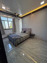 Deluxe Room, City View | Desk, laptop workspace, soundproofing, free WiFi