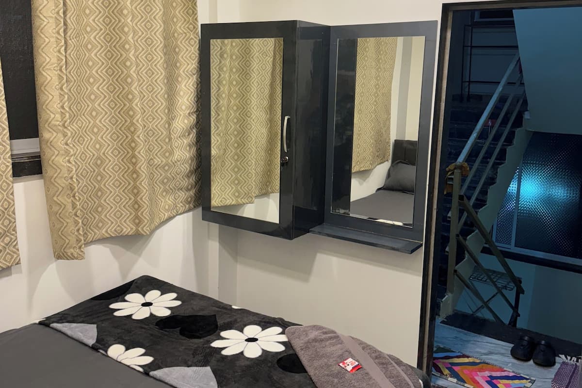 Habitación doble Deluxe, vista a la montaña | Escritorio, espacio para trabajar con laptop y insonorización