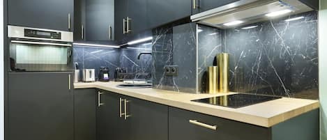 Appartamento | Cucina privata | Frigorifero, microonde, piano cottura, lavastoviglie