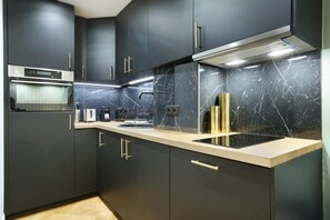 Lägenhet | Eget kök | Kylskåp, mikrovågsugn, spishäll och diskmaskin