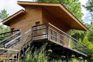 Stuga Comfort - balkong - utsikt mot dalen | 1 sovrum, duntäcken, memory foam-madrasser och strykjärn/strykbräda