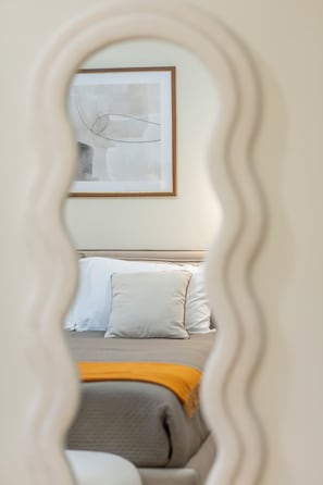 1 bedroom, iron/ironing board, travel crib, WiFi - New apartment in central Rome, close to subway, full equiped, king bed, Wifi. (Roma)