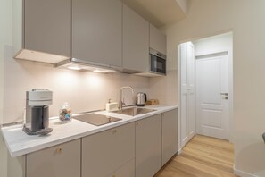 Mikrowelle, Ofen, Herdplatte, Geschirrspüler