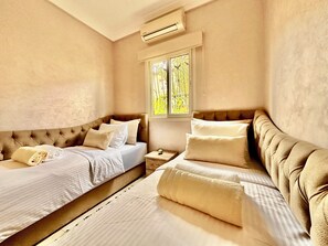 3 camere, una scrivania, ferro/asse da stiro, Wi-Fi gratuito