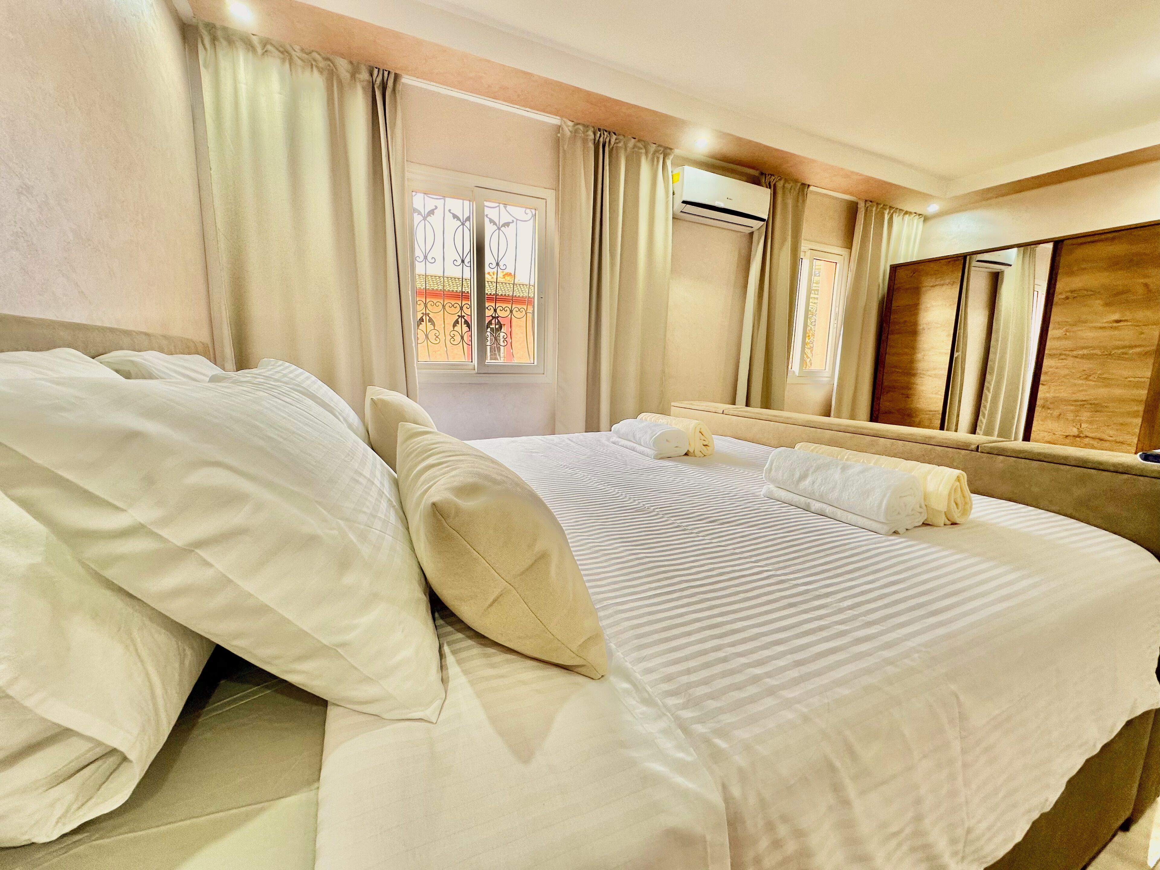 3 bedrooms, desk, iron/ironing board, WiFi (free)