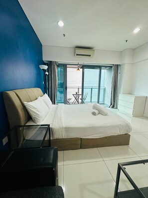 Deluxe Room | Premium bedding, soundproofing, iron/ironing board, free WiFi - THE MERCU SUMMER SUITES KUALA LUMPUR (Kuala Lumpur)