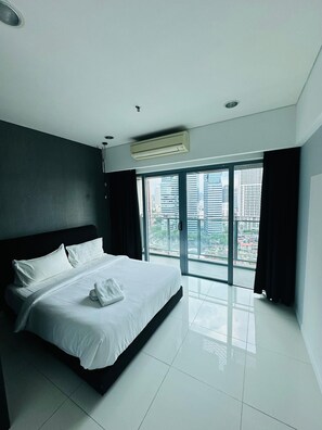 Superior Double Room, Balcony, City View | Premium bedding, soundproofing, iron/ironing board, free WiFi - THE MERCU SUMMER SUITES KUALA LUMPUR (Kuala Lumpur)