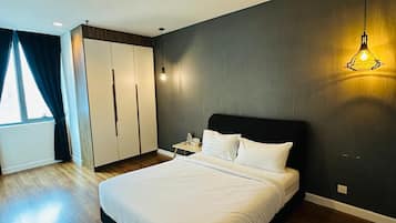 Habitación doble superior, balcón, vista a la ciudad | 1 habitación, ropa de cama de alta calidad y insonorización