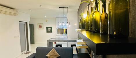 Superior Double Room, Balcony, City View | Living area