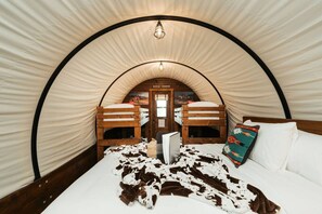 Bed sheets - Family-Friendly Ranch Stay in Covered Wagon | Trails & Animals (Branson)