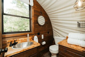 Hair dryer - Family-Friendly Ranch Stay in Covered Wagon | Trails & Animals- Prairie Home Conestoga Wagon (Branson)