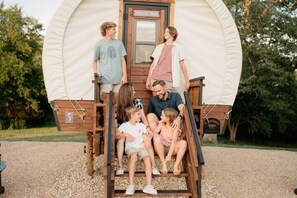 Children’s area - Family-Friendly Ranch Stay in Covered Wagon | Trails & Animals- Prairie Home Conestoga Wagon (Branson)