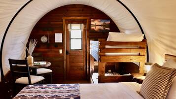 1 多间卧室、床单